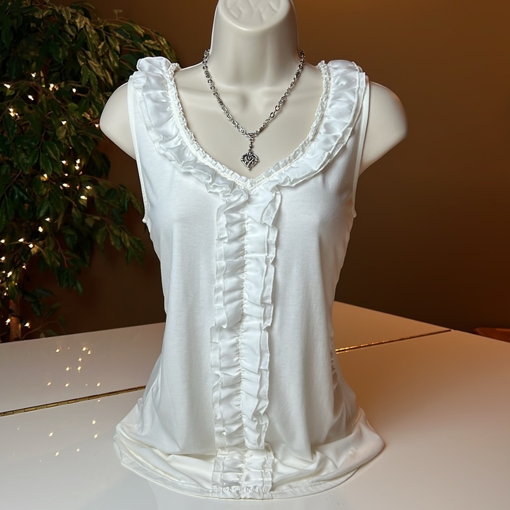 WHITE HOUSE BLACK MARKET WHITE V NECK TOP WITH RUFFLES AROUND NECK & FRONT SMALL